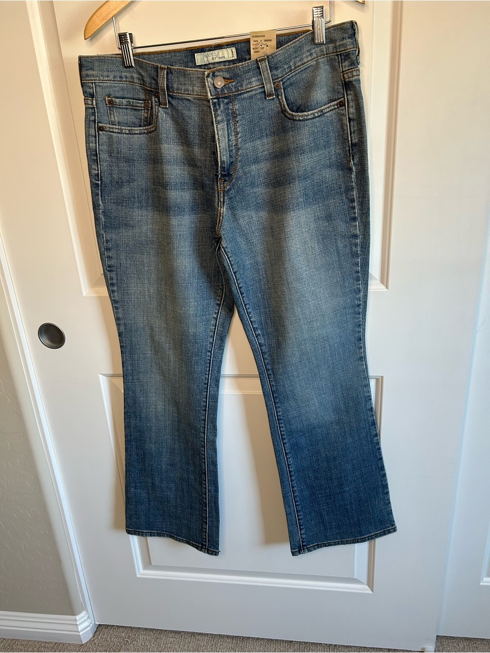 Levi's 515 12short Women's Bootcut Jeans in Medium Blue Wash